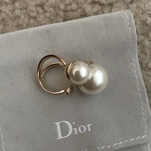 Christian Dior pearl ring